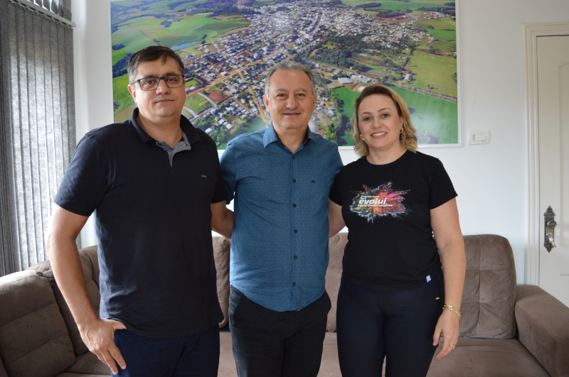 Gerente do Sicredi Ronda Alta visita o Gabinete Municipal
